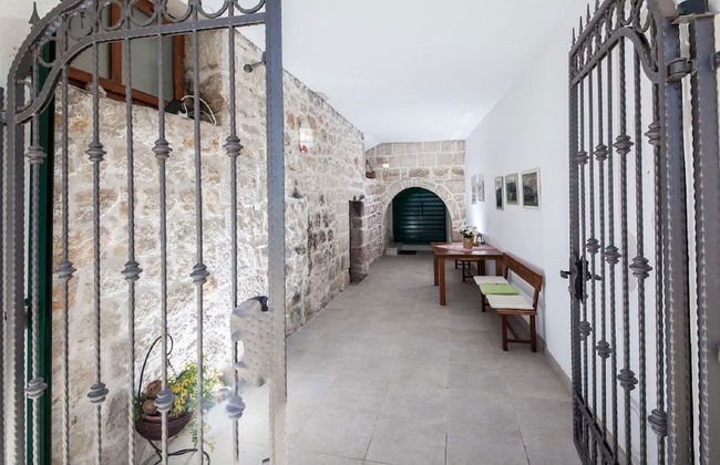 Stone House in Podgora With Sea Views - Photo 2