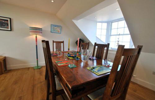 Bass View Cellardyke- contemporary coastal stay - Photo 2