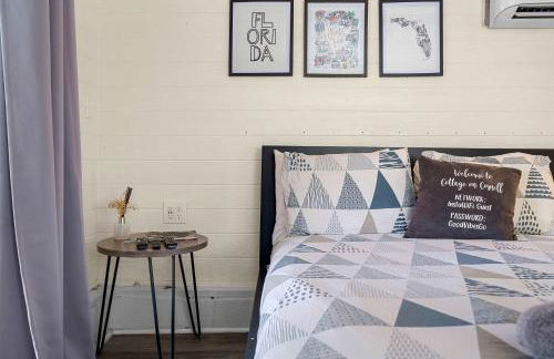 Tiny Home w MIL suite - 3 MI to DT - Foto 72