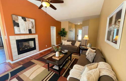 Relaxing Ranch With 1 King and 2 Queens Fast Wifi - Foto 2