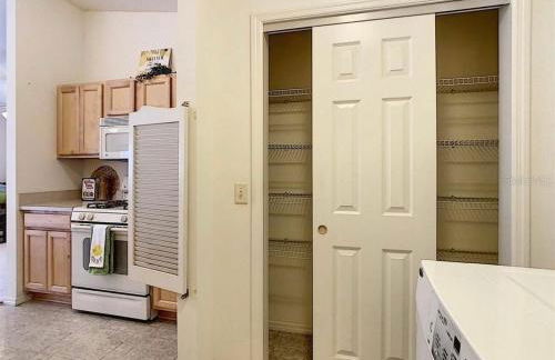 Cozy home, Right Next Door to Lake Sumter Square! - Foto 6