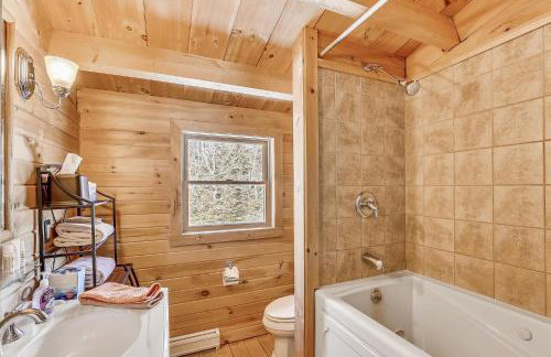 Aspen's Run: 3 br log cabin, wood stove, deck, firepit, window a/c by Stowe Country Homes - Foto 13
