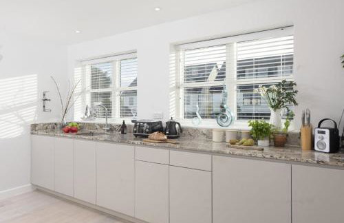 Sandyford, Holywell Bay - Sea Views - Walk to Beach - 2 Pets Allowed - Free Parking and WiFi - Foto 16