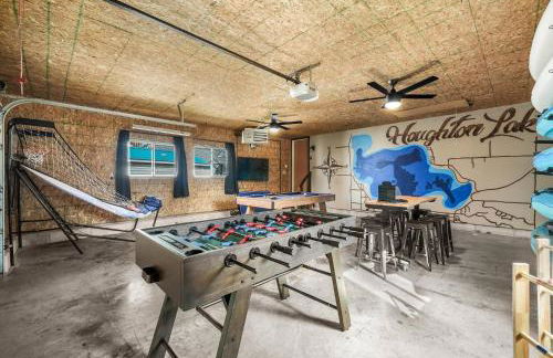 Sauna, Game Room, and Beach Front on Houghton Lake - Foto 69