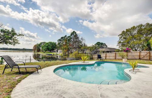 Screened Porch Waterfront Home in Deltona! - Foto 1