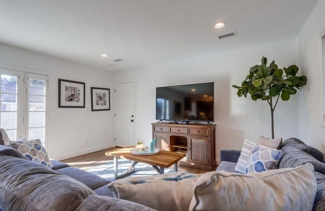 Beautiful Remodel 3 Bedroom 2 Bathroom Home With Pool & Jacuzzi - Foto 27