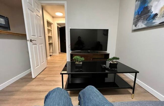 Cozy 1 Bedroom Rental With Den Free Parking Close to University - Photo 14