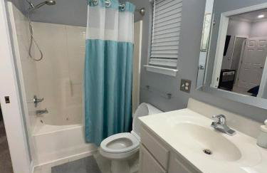 Spacious Home with First Floor King Bed - Foto 6