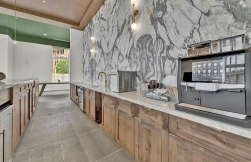 Stay in Cleveland mins to Cleveland Clinic, Hospitals, Museum, Universities & Downtown - Foto 41