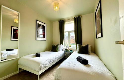 Stunning 4-Bedroom Home - 10 mins to Sandbanks Beach - Photo 8