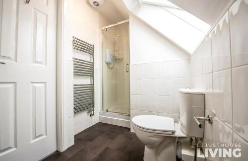 NEW Spacious Modern Townhouse Sleeps 12 Free Parking - Foto 51