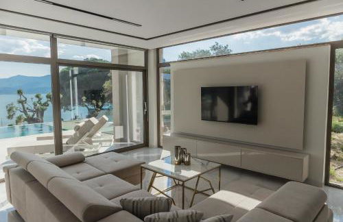 Presidential Beach Villa - Photo 36