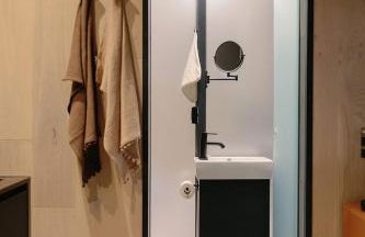 Heartleaf | Modern Lux Mirror Home | HotTub - Foto 13