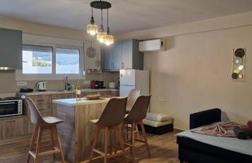 Stergios Suite with Private Jacuzzi - Photo 8