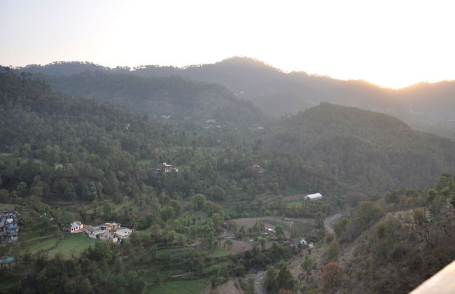 OYO 13319 Home Valley View Dharampur - Foto 16