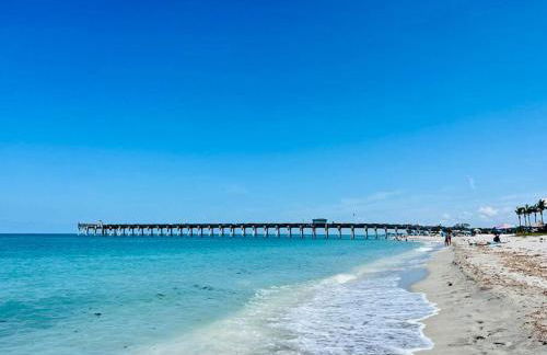 Beautiful Spacious Home! Close to Beaches - HEATED Private Pool - Foto 37