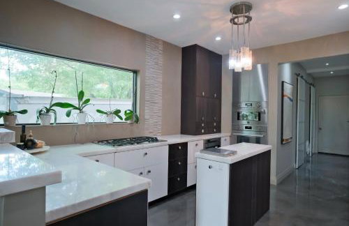 Luxe Dallas Estate Nearly Half Acre Skyline Views - Foto 46