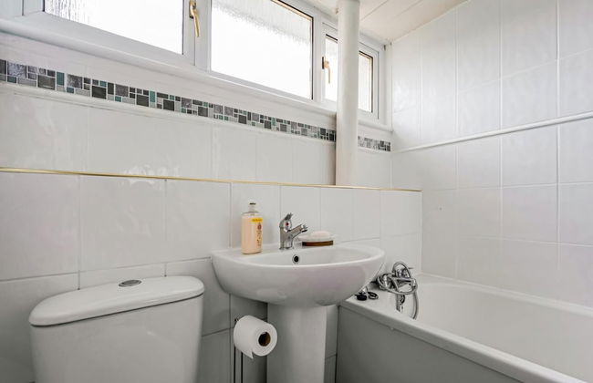 Centrally Situated 1 Bedroom House in Cumbernauld - Photo 12