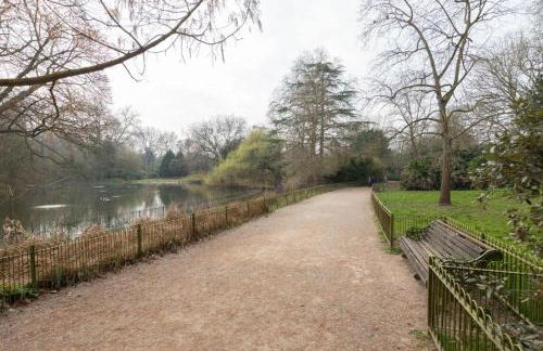 Amanah Properties - Stylish Retreat for Friends & Families Zone 1 Sleeps 5 - Foto 46