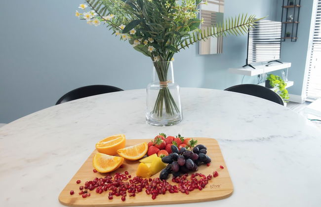 Beautiful 2 Bedroom Apartment With Parking in The Docks - Photo 4