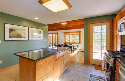 Charming Putney Home Porch, Grill and Hiking Trails - Foto 10