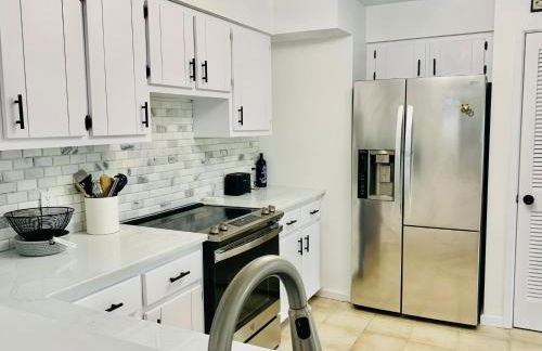 Sea Salt Vacation Home, Private Pool - Walk to Beach - Foto 11