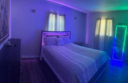 Cozy Luxury One-Bedroom with Designer Lighting - Foto 1