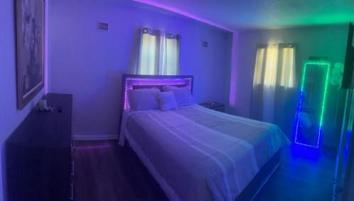 Cozy Luxury One-Bedroom with Designer Lighting - Foto 1