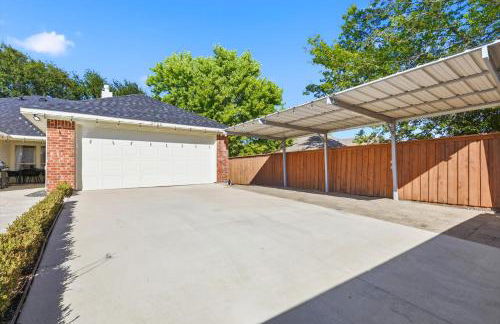 4-BD 2-BA with Backyard Pool Retreat + Game Room - Foto 41