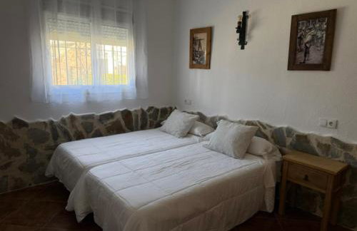 El Rancho - Photo 32