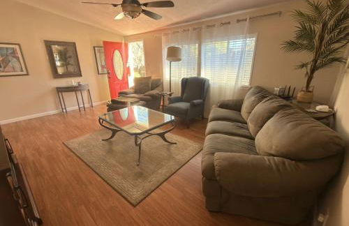 Lake View Home Community Pool in Riviera Heights - Foto 20