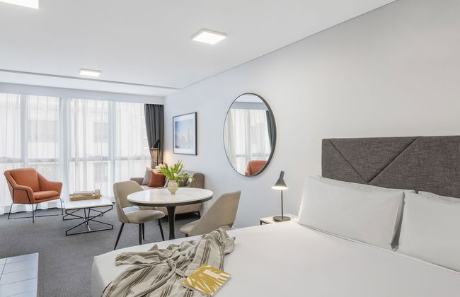 Meriton Suites Adelaide Street, Brisbane - Photo 12