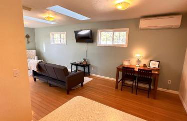 Medford Home And 2 Condos With Pool - Photo 44