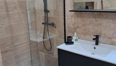 Les Bruneilles - Foto 3, Shower