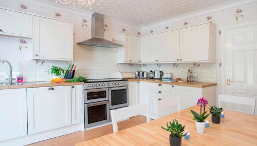 Sea Front Spacious Apartment on Anglesey - Foto 3, stove, dishwasher, pet friendly, toaster, minibar