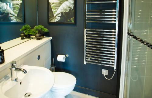 Urban Jungle by Domu Stays - Foto 26