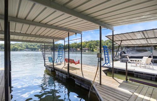 Pet-Friendly Lakefront Home in a Quiet Cove w/ Netflix, Outdoor Seating, Boat Slip - Foto 40