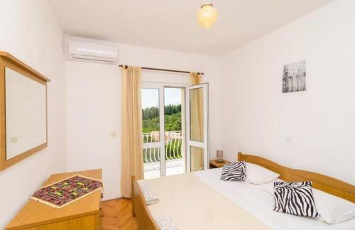 Villa Dalmatian Gem - Two-Bedroom Villa with Terrace and Swimming Pool - Photo 11