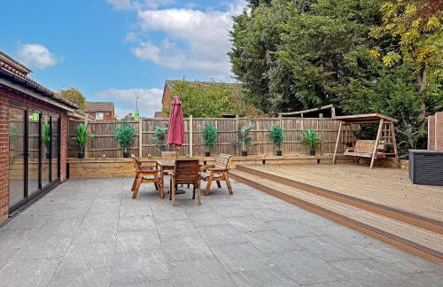 Contractors Heaven-POOL TABLE-THREE BEDROOM HOUSE WITH SEPARATE ONE BEDROOM SELF CONTAINED-Close to AIRPORT - Foto 25