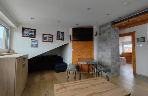 Komplette Dachwohnung mit Balkon und Bergblick - Foto 6