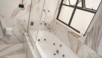 Flat -Hidromassagem privativa e Piscina a 500 mts da praia - Foto 1