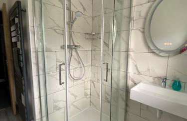 The Anchorage - sea views and beach on doorstep - Photo 16