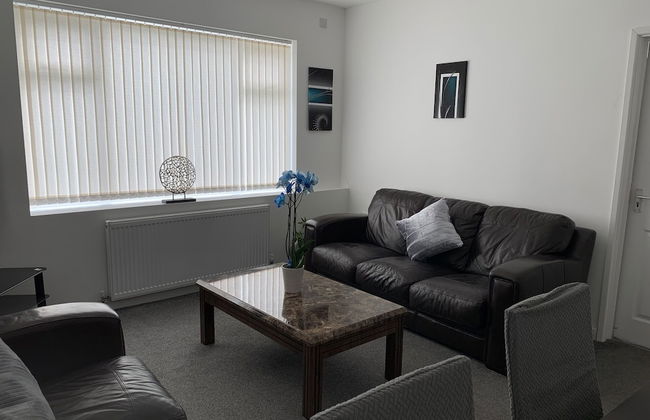 Beautiful 3-bed House in Wolverhampton - Photo 16