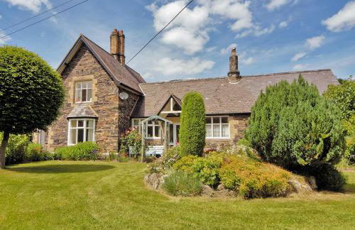 Station House - Hw7742 - Photo 2