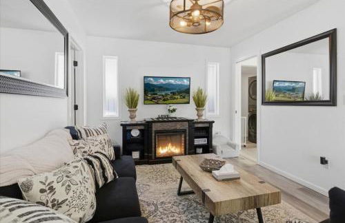 Lakefront w/ Private Dock, 2 Slips, Swim Mat, Firepit, & Covered Patio 44mm - Foto 7