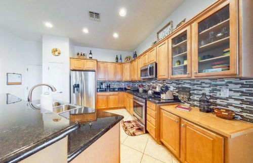 Snowbird-friendly home with fast WiFi, central AC, and private pool - Foto 5