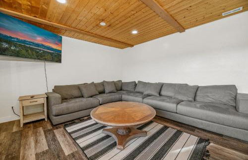 Family Fun Cabin - Mountain home with Game Room, Hot Tub and Lake Views! - Foto 10