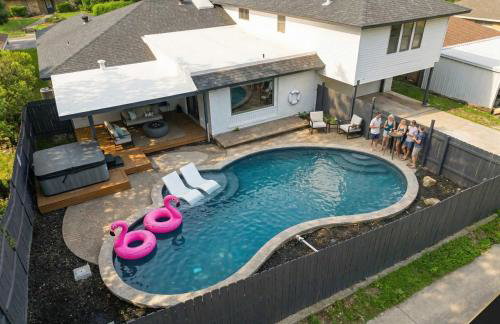 Spacious 5BR Getaway with Pool - Foto 50