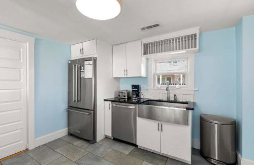 Walk to Beach at Historic Sears Kit Home - Foto 12