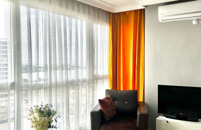 Perfect Lake view Entire Apartment - Photo 9